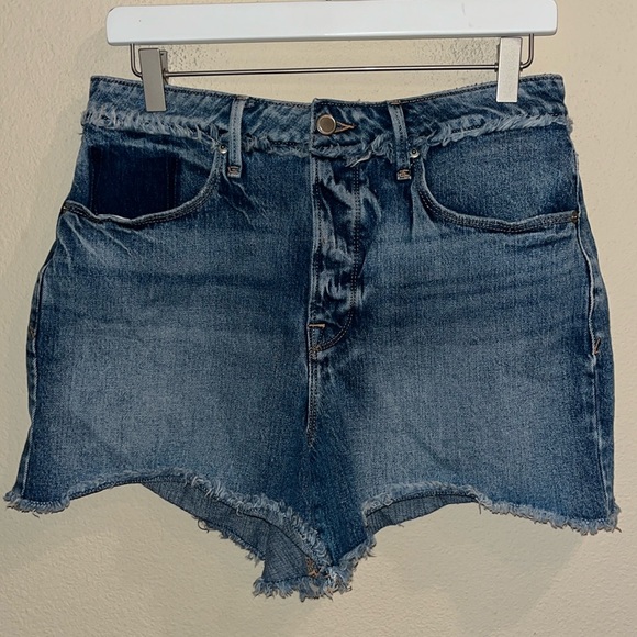 Good‎ American Distressed Buttonfly Jean Shorts Size 8 - Picture 1 of 7